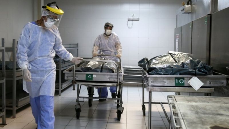 Brasil bate recordes de mortes em 24 horas - mais de 1,8 mil vítimas de covid-19. Hospitais em Porto Alegre alcançam 100% da ocupação em UTIs.
