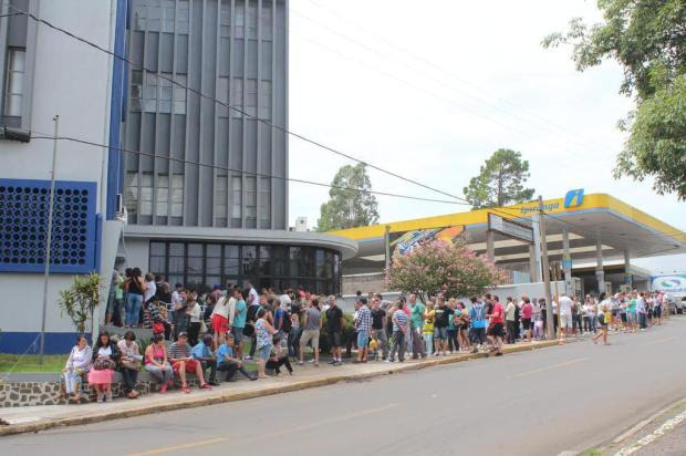 Turistas se revoltam com demora para declarar compras à Receita em Santana do Livramento