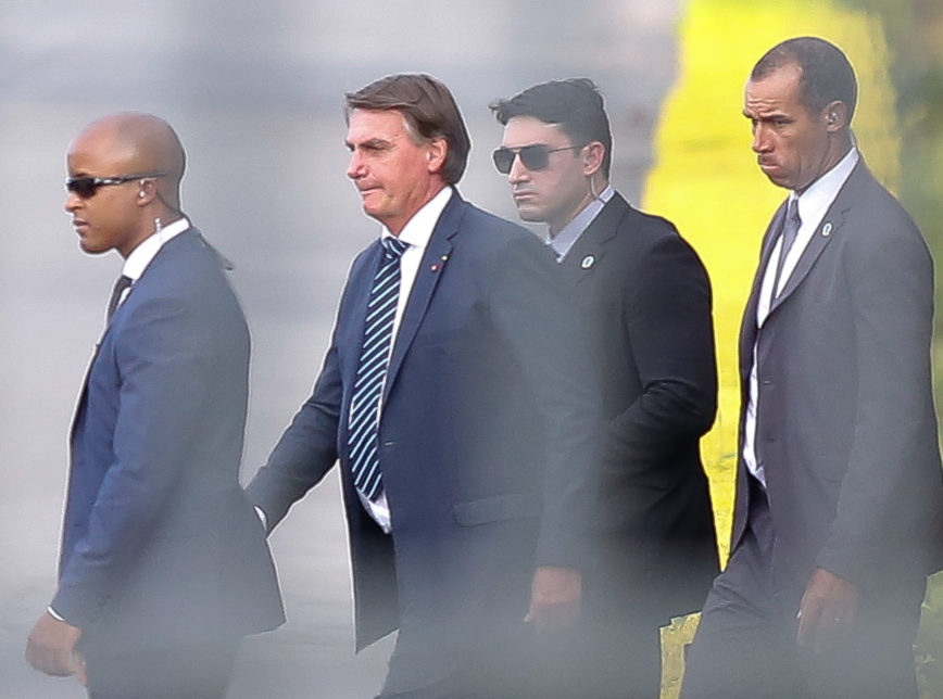 Bolsonaro sanciona lei que livra do teto gastos emergenciais