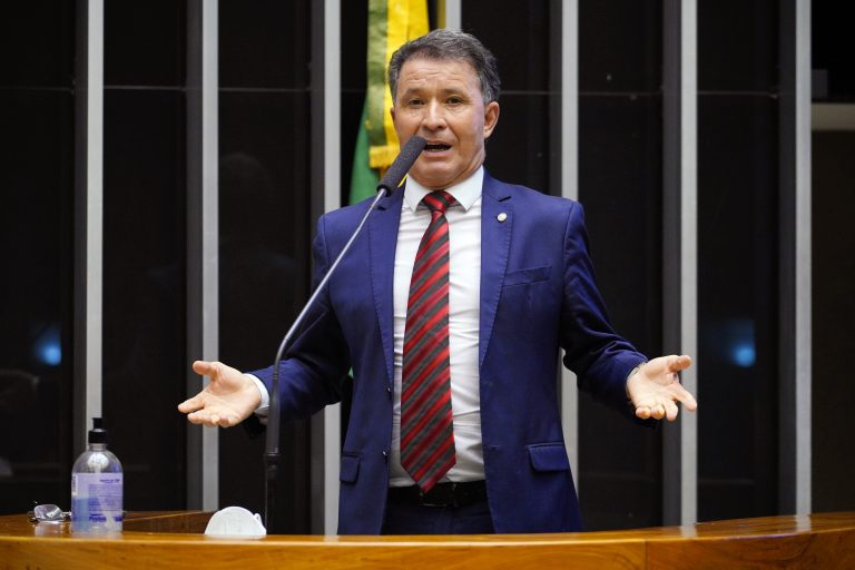 Reforma Administrativa prejudica toda a população brasileira